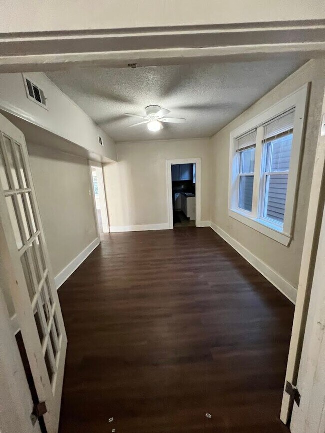 Building Photo - MOVE IN READY