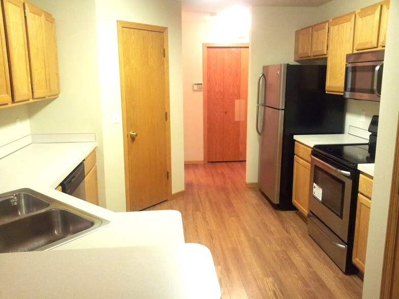 Building Photo - 1033 Lovell Ave W