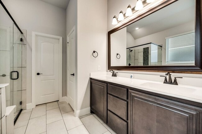 Building Photo - Checkout This 4 bed 2.5 bath 2827 sqft - Paloma Creek Beauty!!!