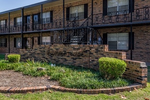 Building Photo - Summereast Apartments
