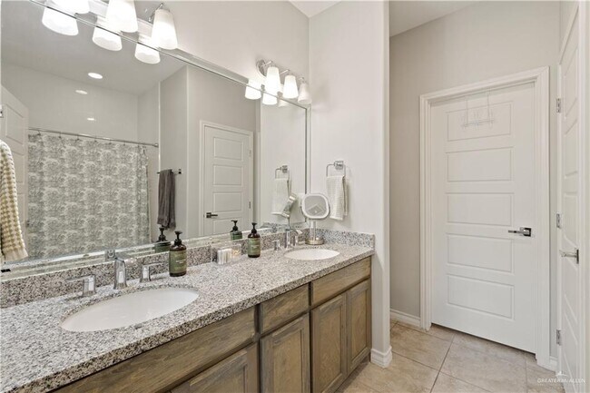 Building Photo - 2409 Antelope Cyn St