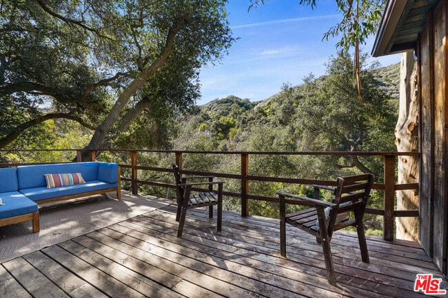 Building Photo - 764 Old Topanga Canyon Rd