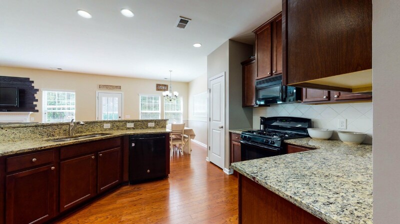 Building Photo - 160 Blackwater Way