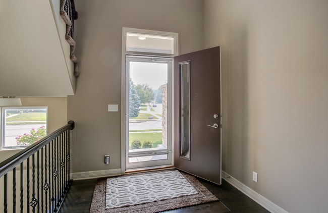 Building Photo - Stylish Living & Modern Comfort in Mission...