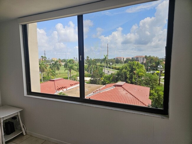 Building Photo - Move-In Special! Get November FREE When Yo...