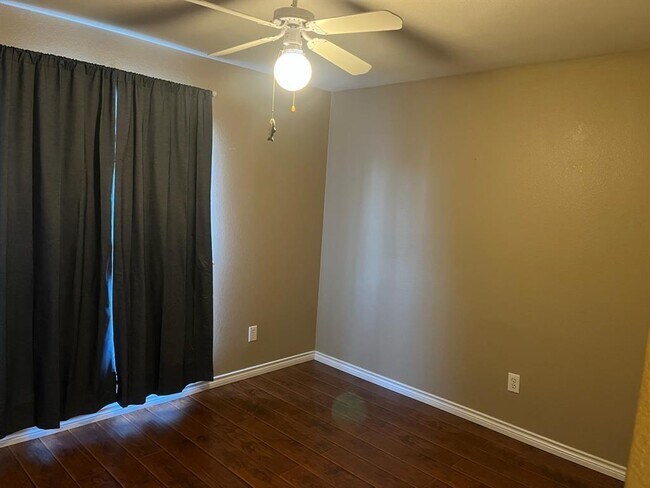 Building Photo - 612 Crystal Brook Dr