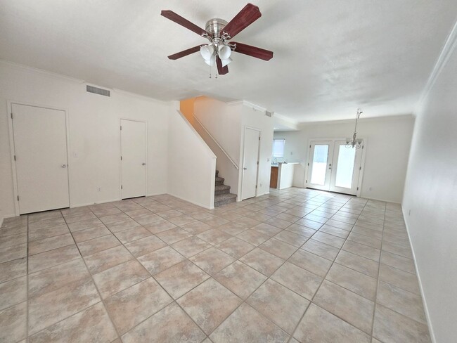 Building Photo - 3 Bedroom 2.5 Bathroom Sonoma Village Townhouse