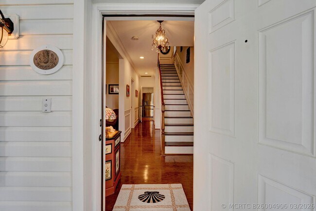 Building Photo - 306 N Swinton Ave