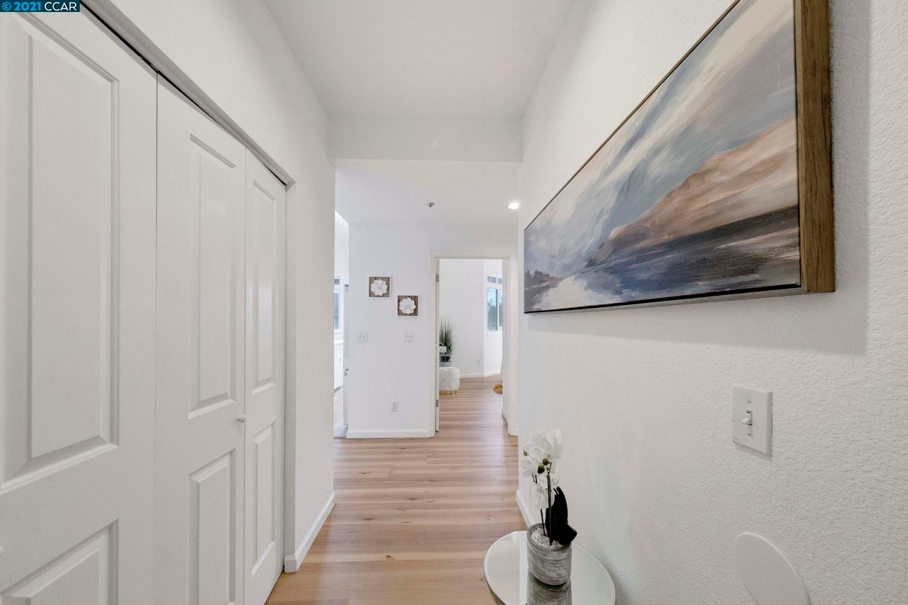 Hallway part 2 - 2615 Telegraph Ave