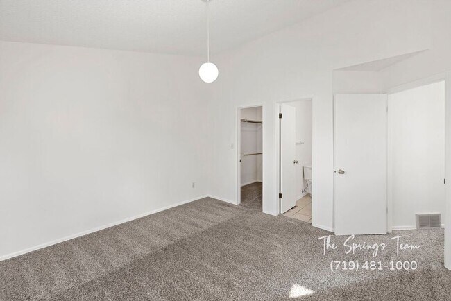 Building Photo - 5448 Fiesta Ln