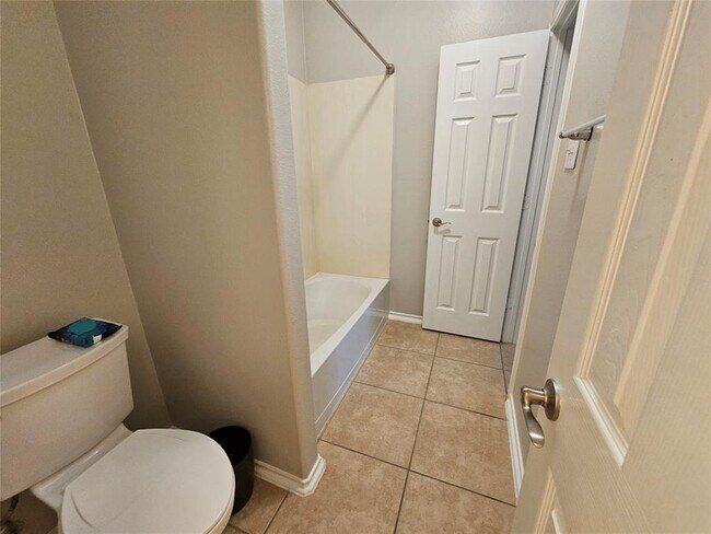 Building Photo - 2244 Waxwing Dr