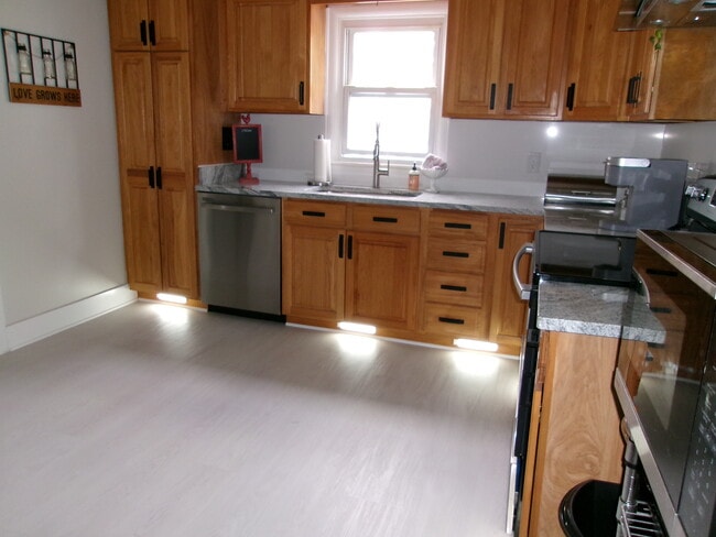 Building Photo - 3 Talbot Ave