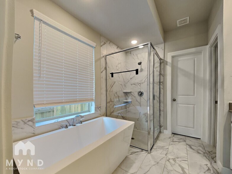 Building Photo - 734 Lacebark Elm Trl