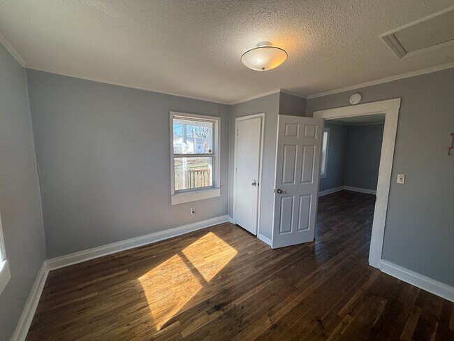 Building Photo - COMING SOON! SPACIOUS 2 BED HOUSE!