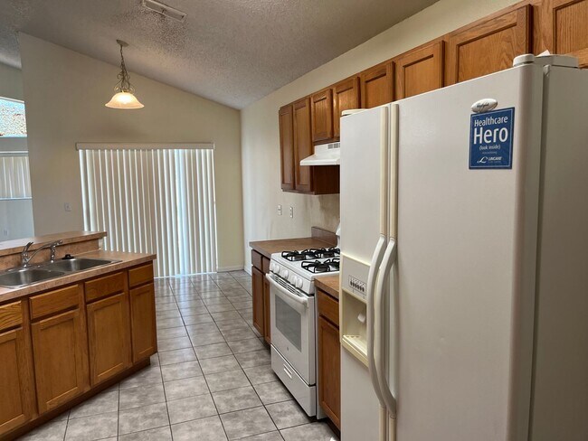 Building Photo - 2 Story Home. 3bed/3bath home/bonus room