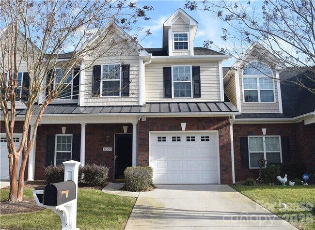 Building Photo - Stylish Braxton Gate Townhome with Garage & Main-Level Primary Suite