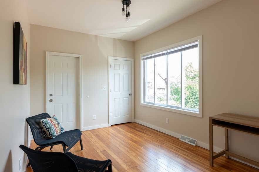 Building Photo - 718 Hazelwood St