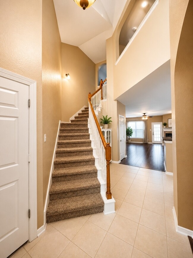 Building Photo - 14427 Red Tailed Hawk Ln