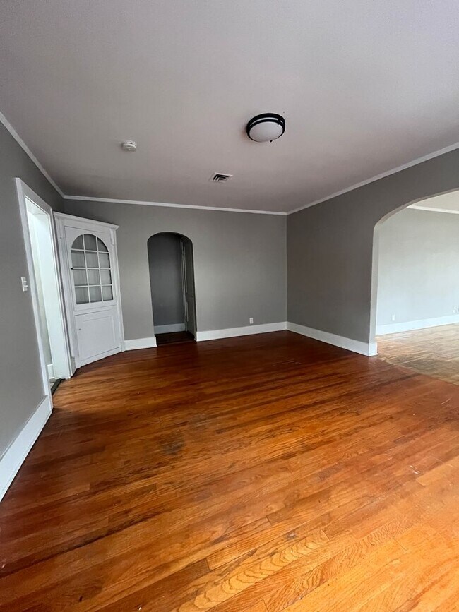 Building Photo - Coming Soon to Midtown - 3 Bedroom 3 Bath Townhome!