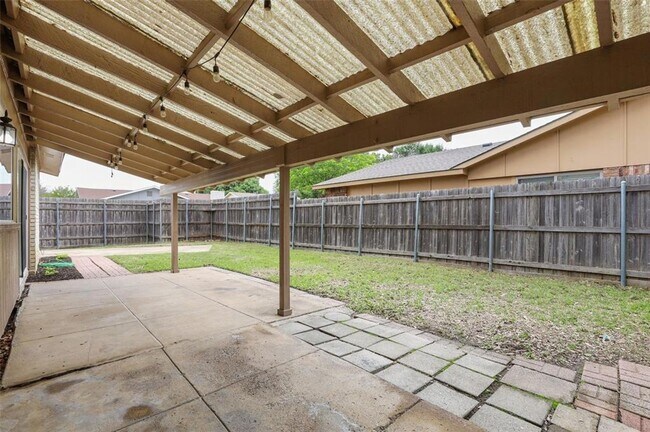 Building Photo - 5009 Pemberton Ln