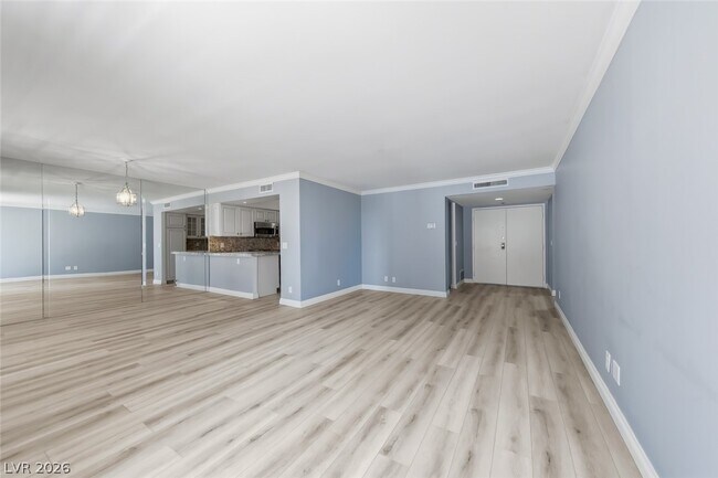 Building Photo - 205 E Harmon Ave