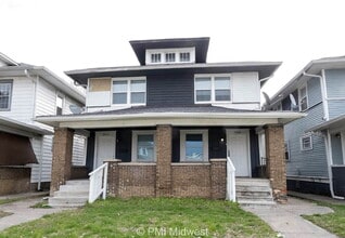 Building Photo - "Charming 3-Bedroom Duplex Retreat on North Capitol Avenue – 1,176 Sq Ft of Comfort in Indianapol...
