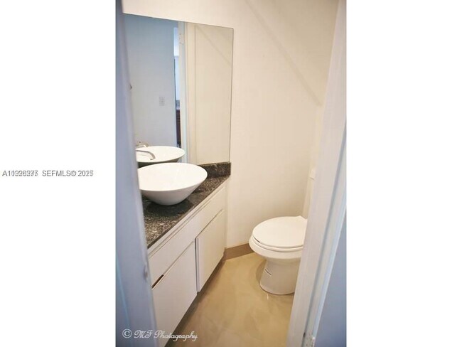 Building Photo - 1990 Brickell Ave