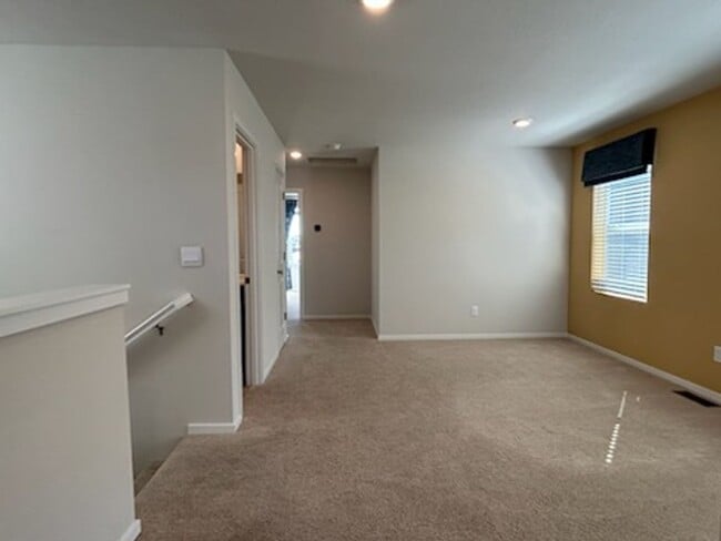 Building Photo - 883 S Zeelar St