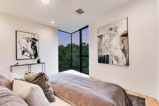 Building Photo - 1111 W 31st St