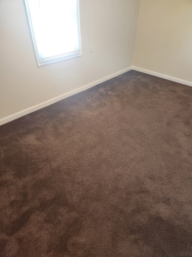 Building Photo - 168 Main St