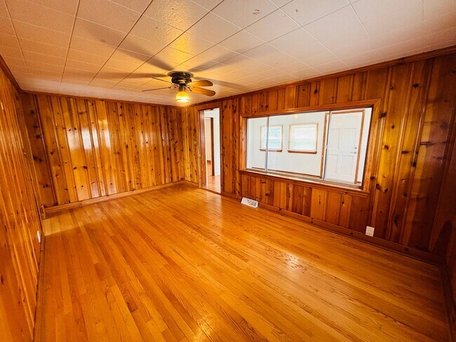 Building Photo - 723 Lee St