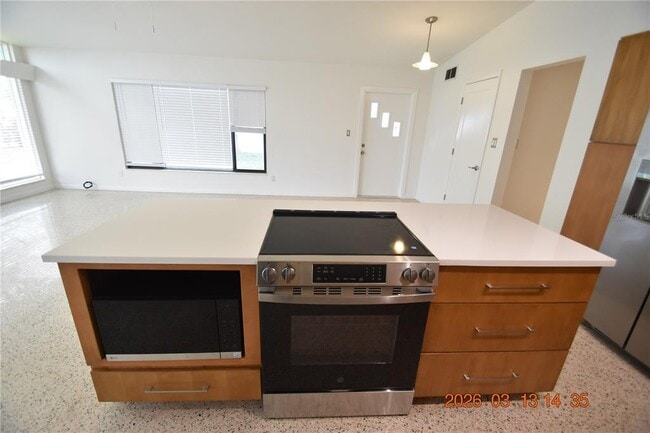 Building Photo - 528 Suwanee Cir