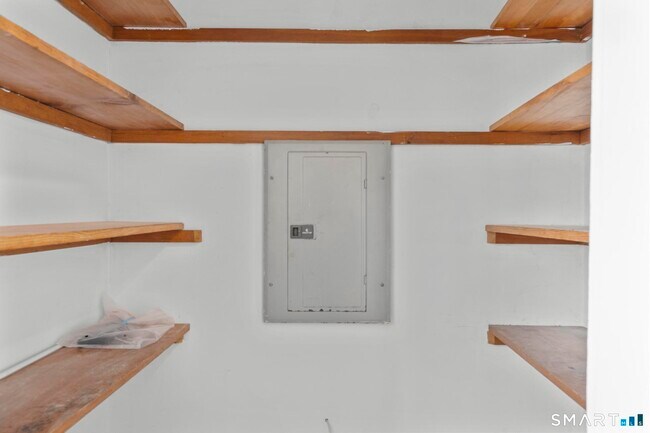 Building Photo - 141 Augur St