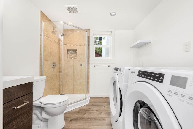 Building Photo - 1014 Crest Pl