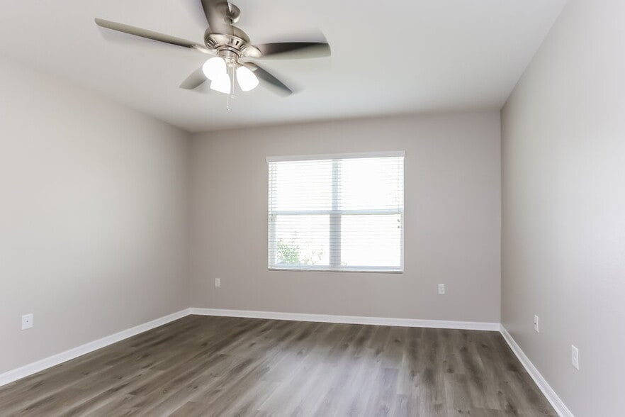 Building Photo - 12018 Suburban Sunrise St