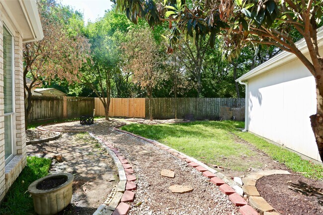 Building Photo - 2515 Hyland Park