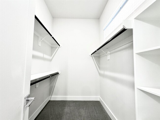 Building Photo - 5815 Fairdale Ln