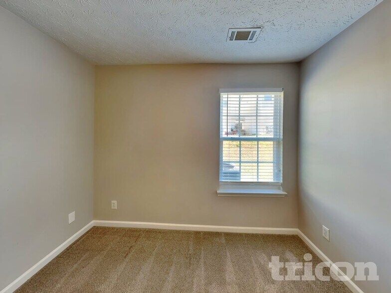 Building Photo - 175 Meadowridge Dr