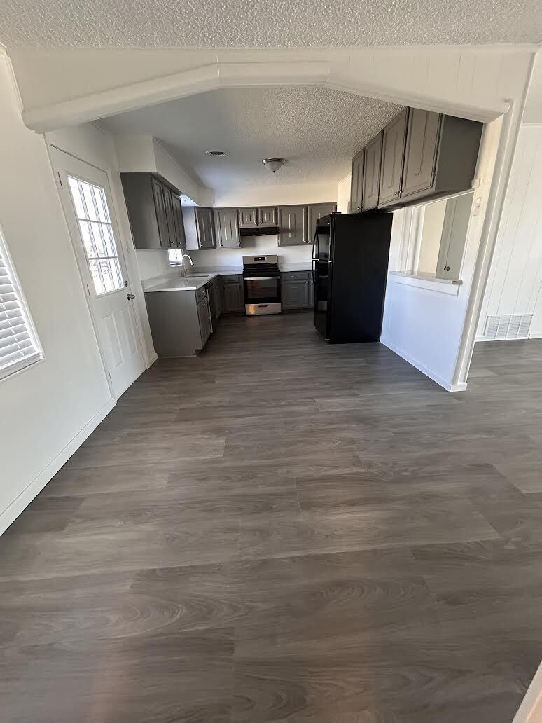 Building Photo - 2301 Cochran St