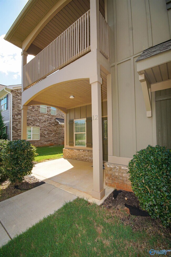 Building Photo - 12 Silky Oak Cir SW