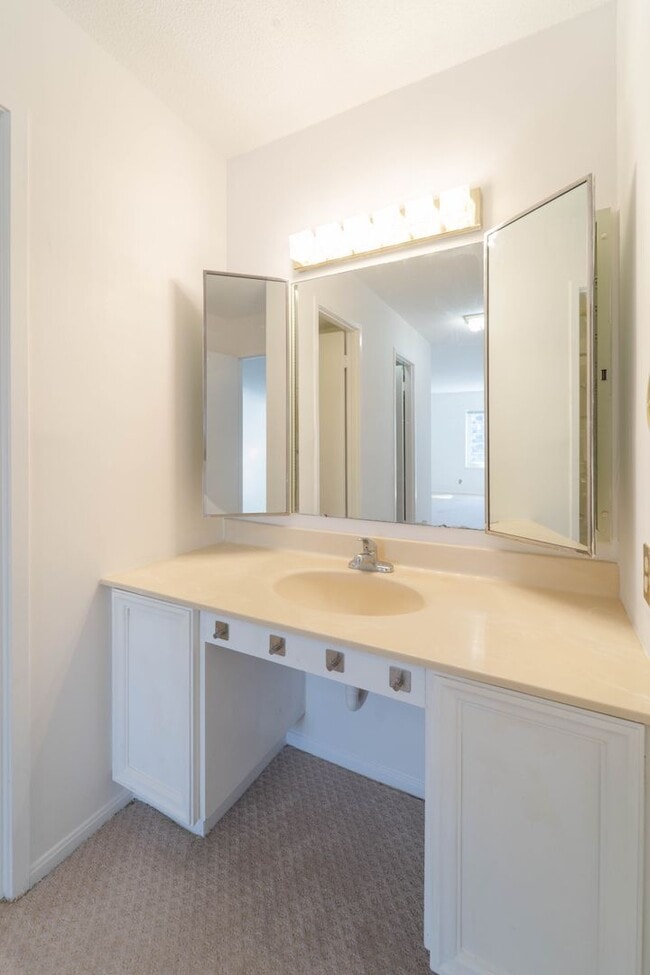 Building Photo - 8370 Greensboro Dr