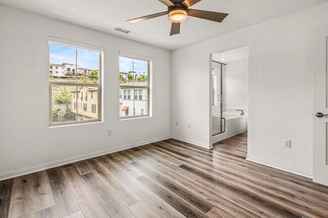 Building Photo - Highly upgraded 3 Bed 3 Bath Townhome with Resort Style Amenities