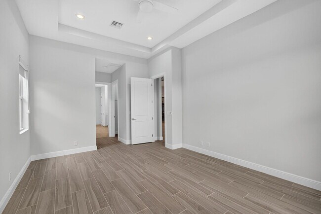 Building Photo - 9901 Regency Wy