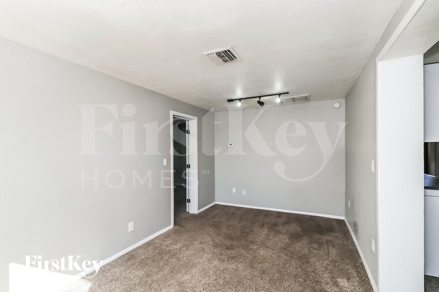 Building Photo - 3320 S Margo Dr