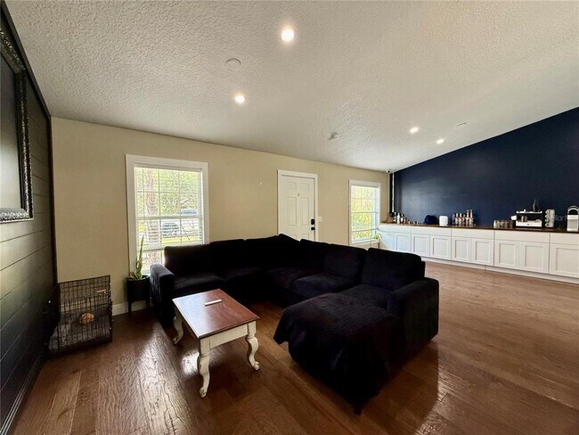 Building Photo - 42 Renworth Ln