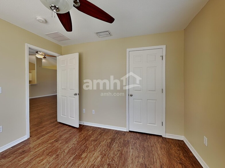 Building Photo - 2085 SE North Blackwell Dr