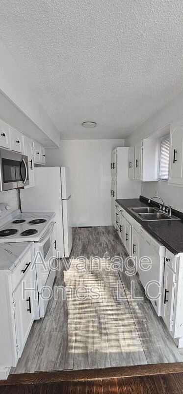 Building Photo - 9625 Beacon Ave