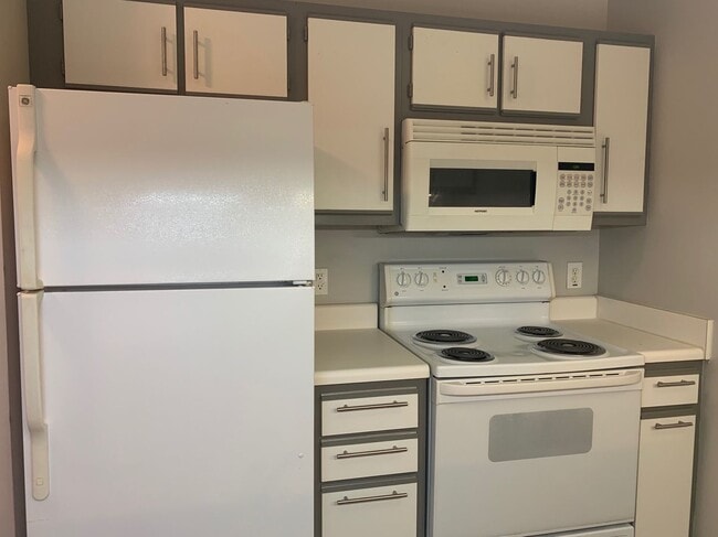 Building Photo - UTILITIES INCLUDED! 4 Bedroom | 4 Bath Con...
