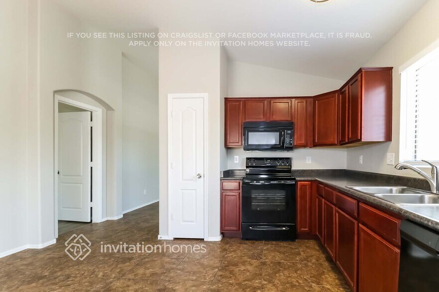 Building Photo - 21760 W Mohave St