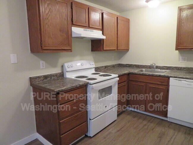 Building Photo - 1011 18th St NE